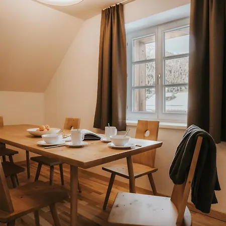 Murrmel Apartments *